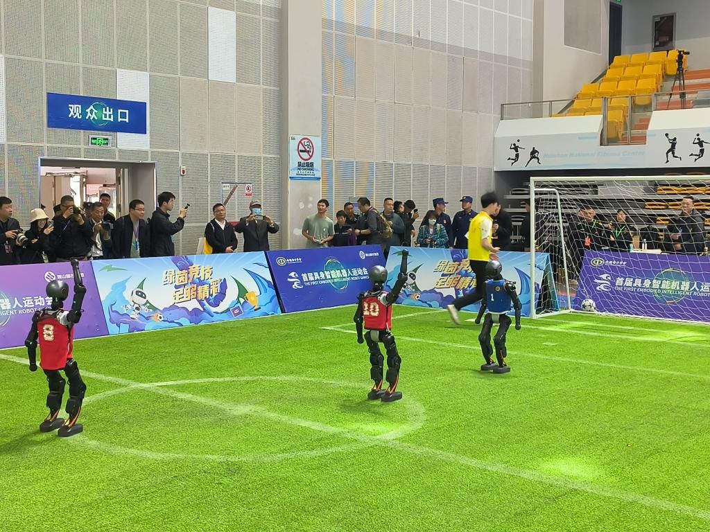 李嗣镕：首秀进球感觉很幸福，感谢教练给我机会